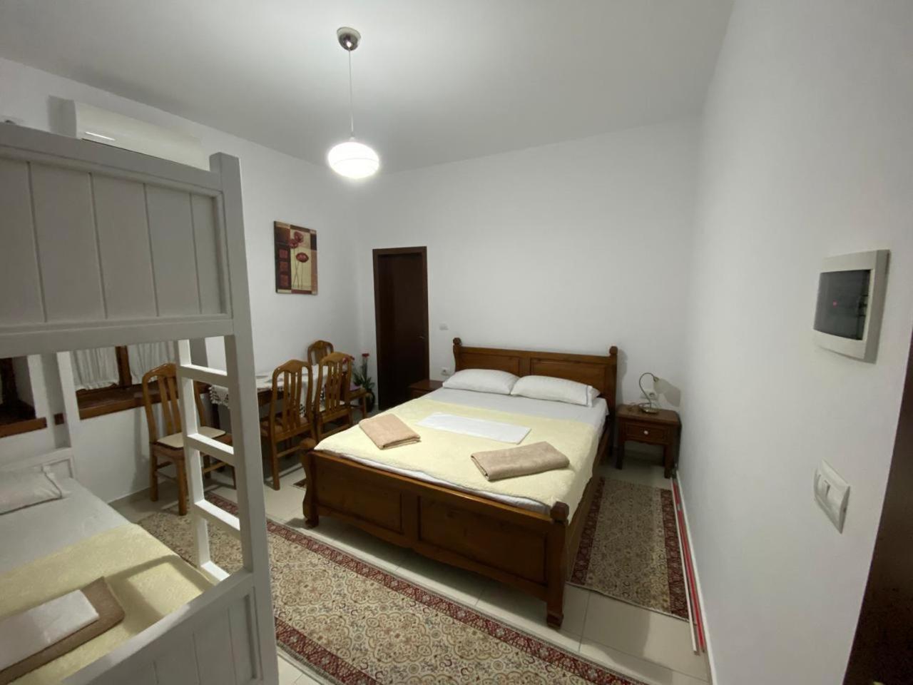 Cico Hostel &Private Room Gjirokastër Dış mekan fotoğraf